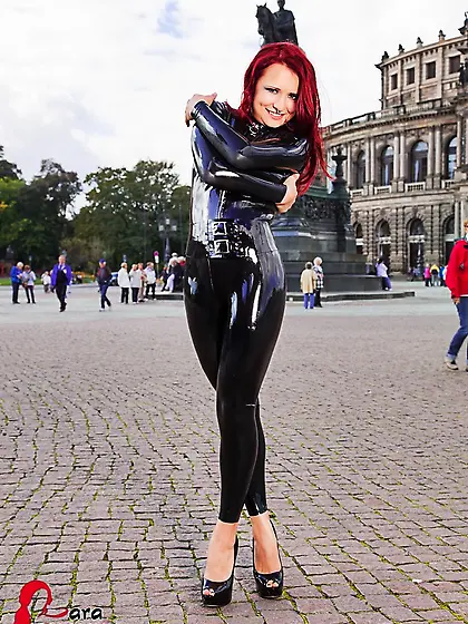 Alluring redhead displays lusty