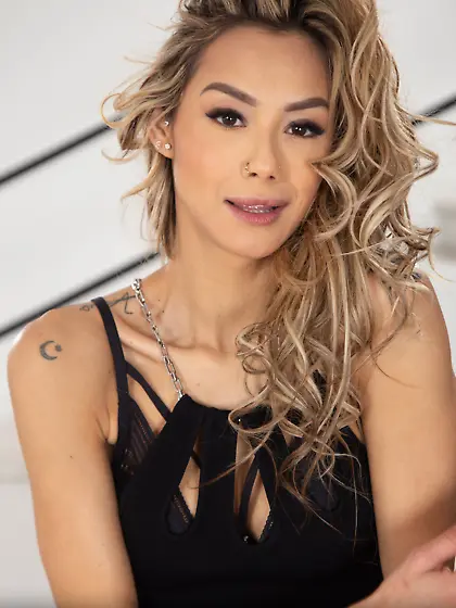 Latina teen likes it big