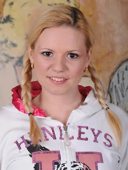 Lovely dame striptease grey