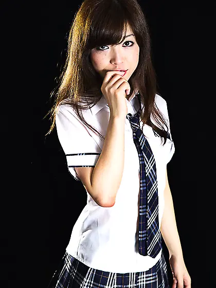 Kinky Japanese schoolgirl flashes upskirt naked pussy before jer