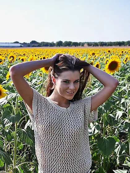 The naked body of cute teen Valeria A looks great in the sun flo