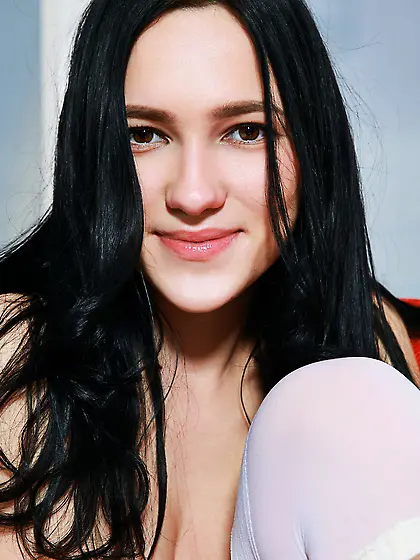 White socks raven-haired teen beauty doing splits on a red couch