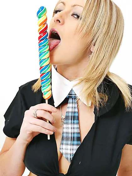 Busty blonde Jessica Cutie wears sexy stockings and pleases hers