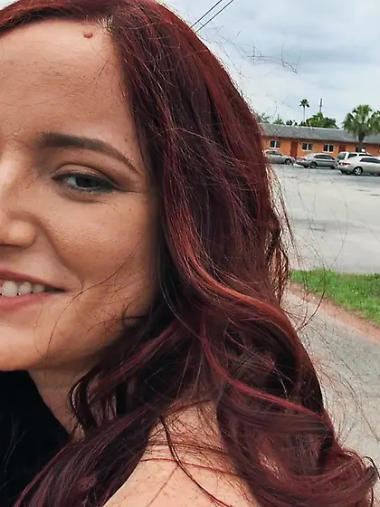 Redhead bimbo Maci May gets screwed in POV