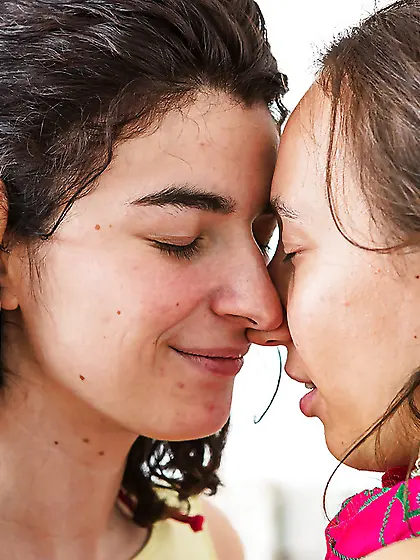 Saggy tits amateur lesbian