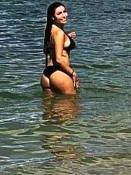 arab slut with massive milk jugs