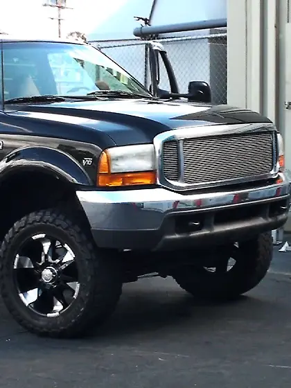 Muscular lad makes blonde lean against his big car to fill her s