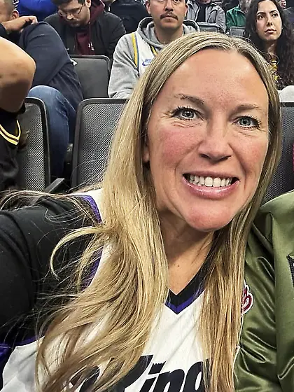 Mardi Gras MILF Cheri