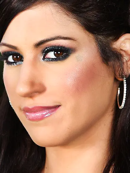 Tattooed big titted brunette Daisy Cruz shows her private parts