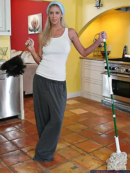 Blonde housewife Brooke Banner with tight ass getting her shaved