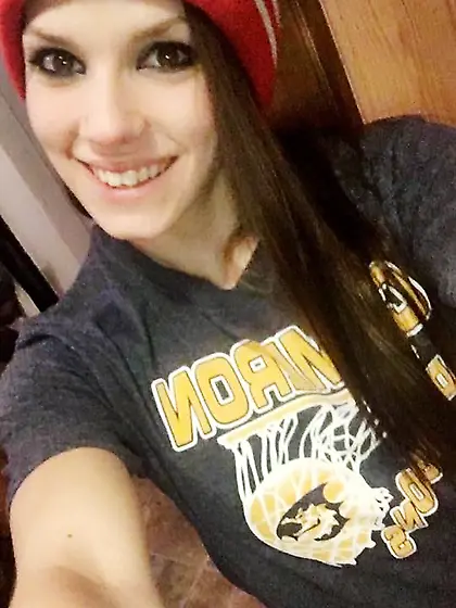 Cute Brunette Girl Selfies