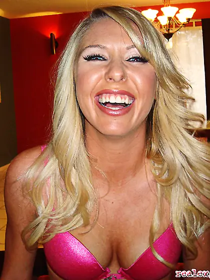 Posh blonde toys pussy in front of her boyfriend and later serve