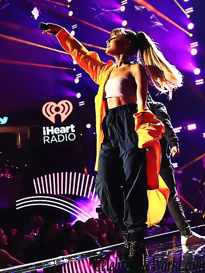 Ariana Grande Pokies Photos