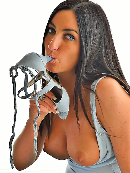 Dark-haired babe deepthroating her high heels and fucking hersel