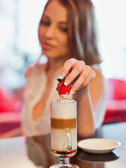 Coffee aficionado showing her pristine young pussy on camera Vid