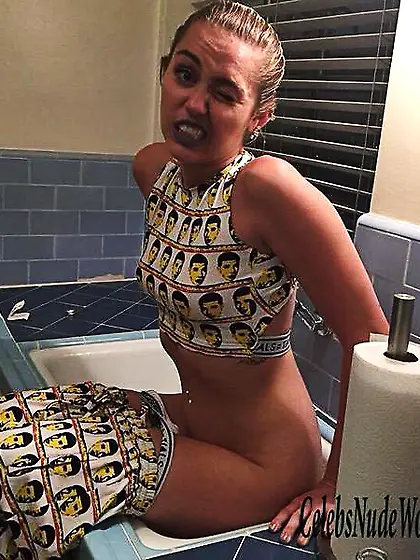 Miley Cyrus pussy photos