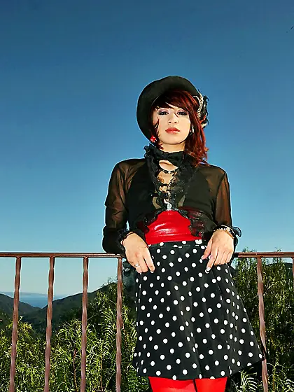 Brunette american star sucks dick