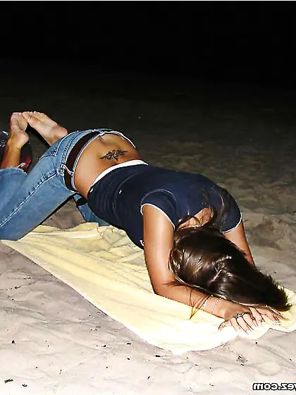 Lovely steaming blonde Princess Blueyez flash her screwable feet