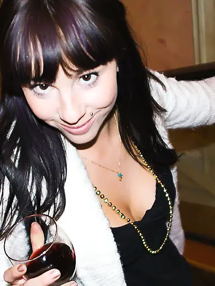 Brunette girl Mindy Lynn stripping expecting for the hot lesbian