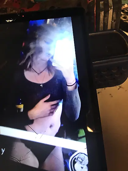 She sends selfies when her boyfriend makes her mad