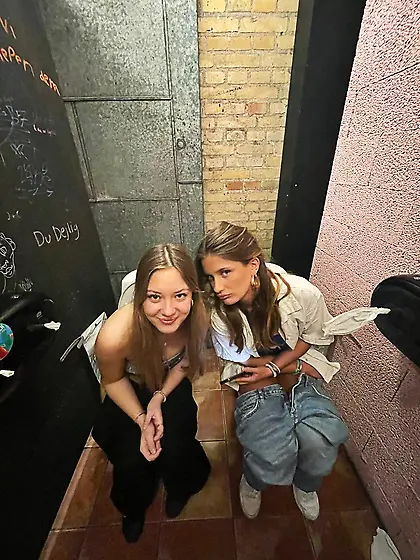 Pissing girls