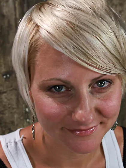 Toned blond machine fucked