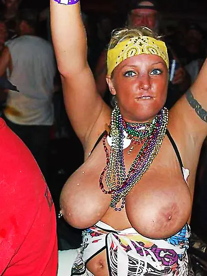 Buxom femmes 46 (BIker women sensational)