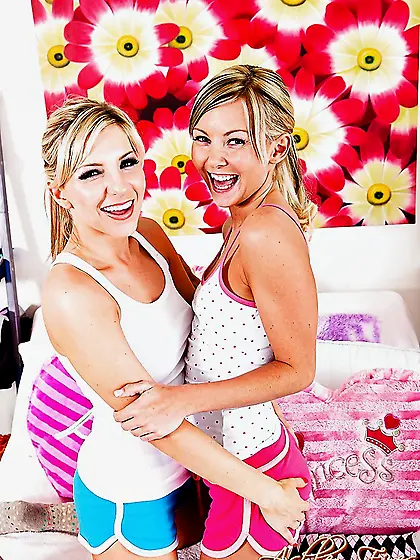 Small tits lesbian cunt licking