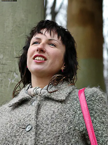 Amateur pissing MILF brunette