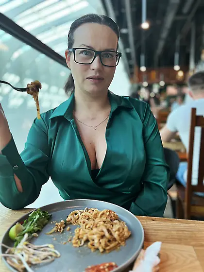 Hall of Fame married whore Oksana Katysheva!