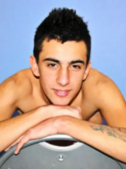 Brunette frankwonder perform anal