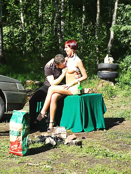 Fit young hottie Ellen