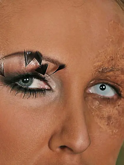 Mandy Bright takes all of her clothes and gets her hungry muff b