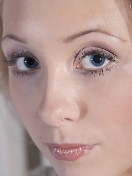 Cutie with thin eyebrows and blue eyes spreads shaved pussy for