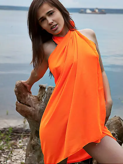 Slutty seattle girl puts jewelry on her pussy