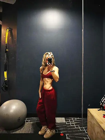 how would you destroy tight muscle slut mandi?