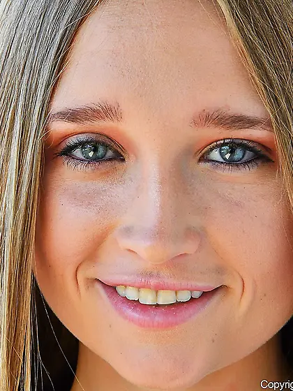 Attractive babe with blue eyes wants to finger her cooch big tim