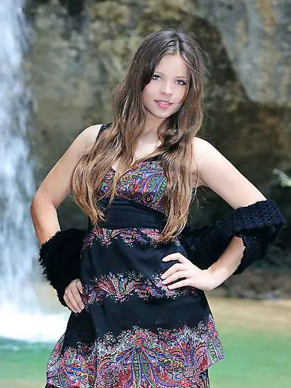 The licentious babe Ariana A lets the warm sun pet her great nak