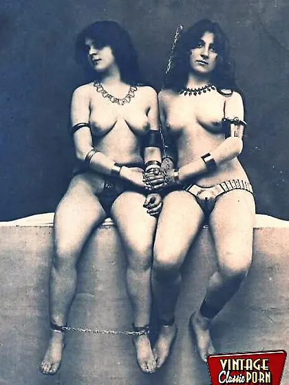 Ladies 1920s showing natural