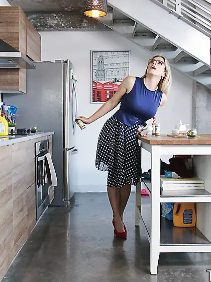 Mommy knows better when it comes to pleasing a young dick